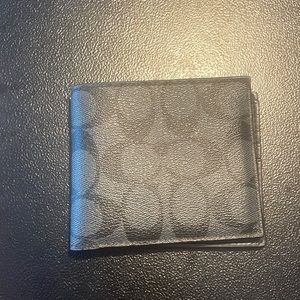 Men’s coach 8 pocket wallet. Like new. Black / signature C’s